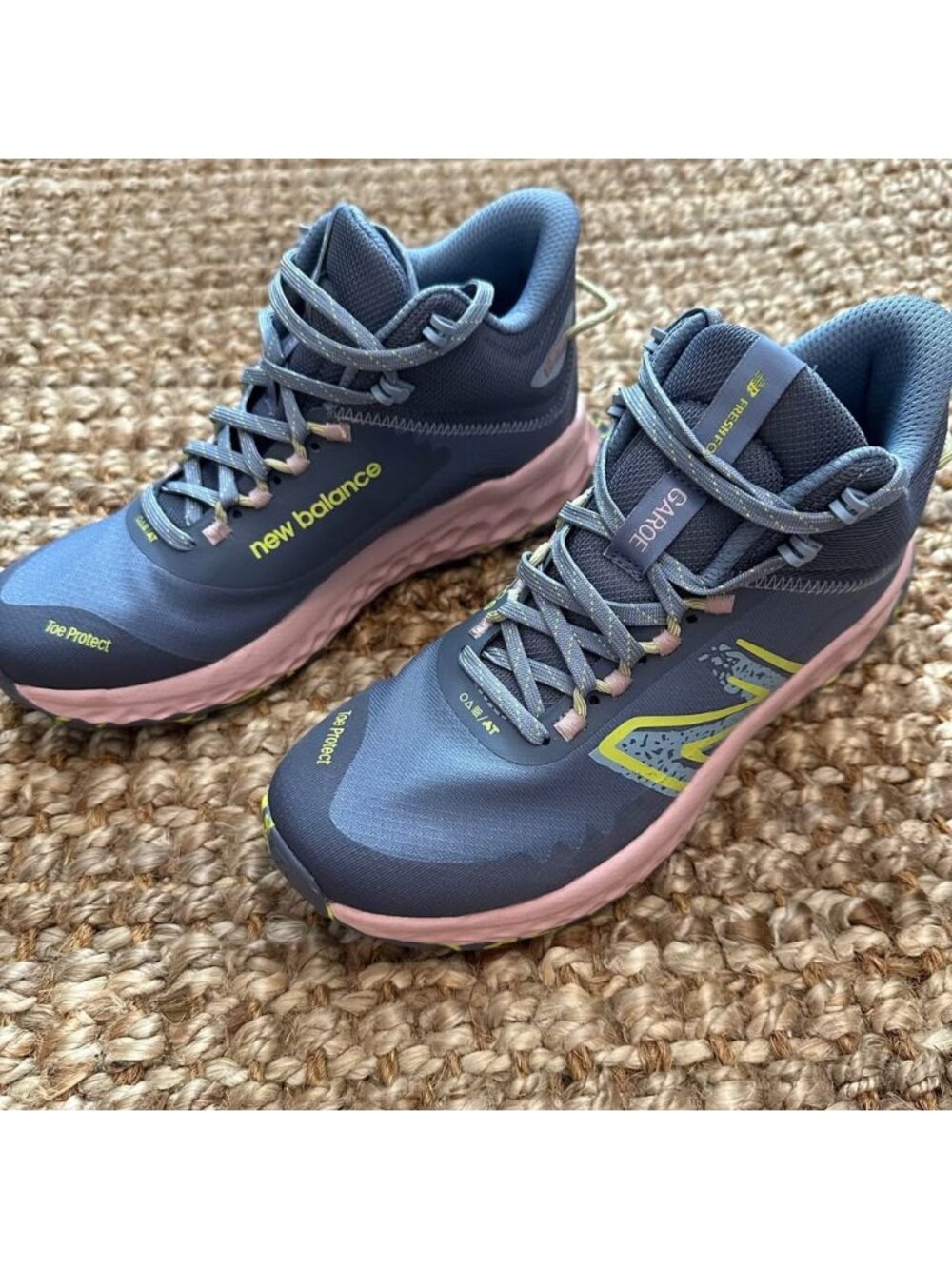 New Balance Fresh Foam Garoé Mid Trail Running Shoes 8.5 Gray Pink WTGAMCCG